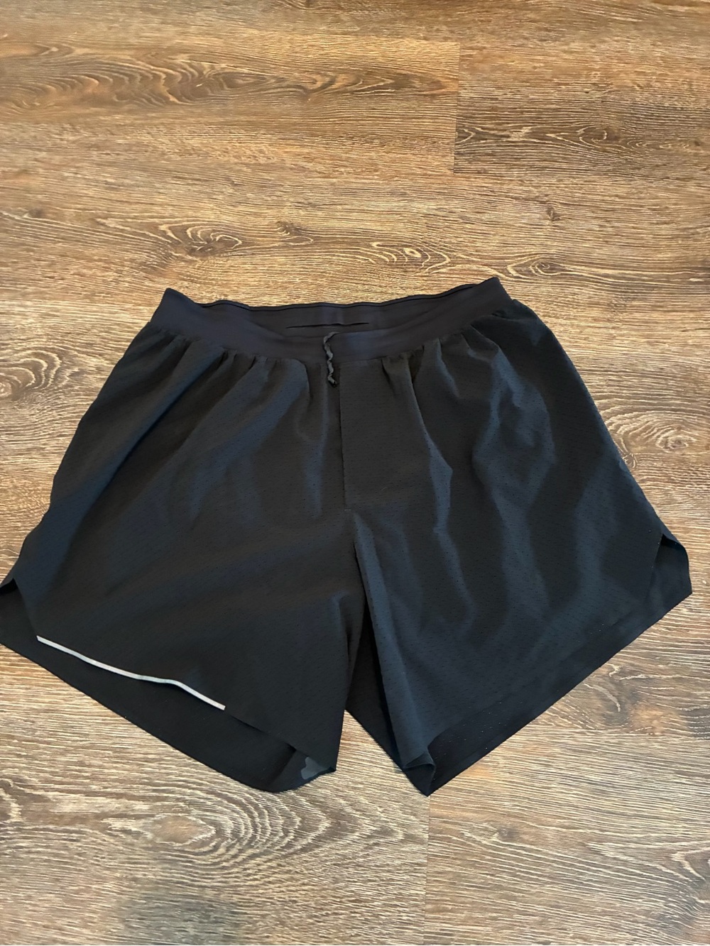 lululemon athletica Men's Black Split-Hem Running Shorts